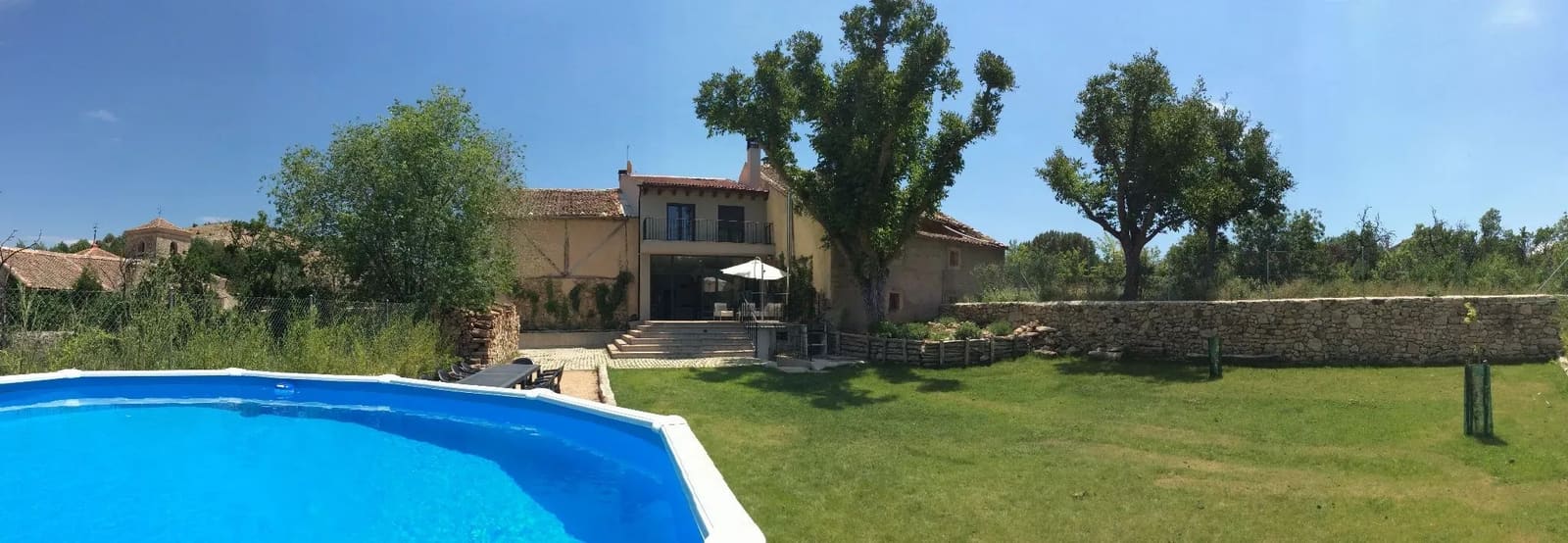 Jardín y exteriores — casa rural Casa Los Tres Nogales (Castroserna de Arriba, Segovia)