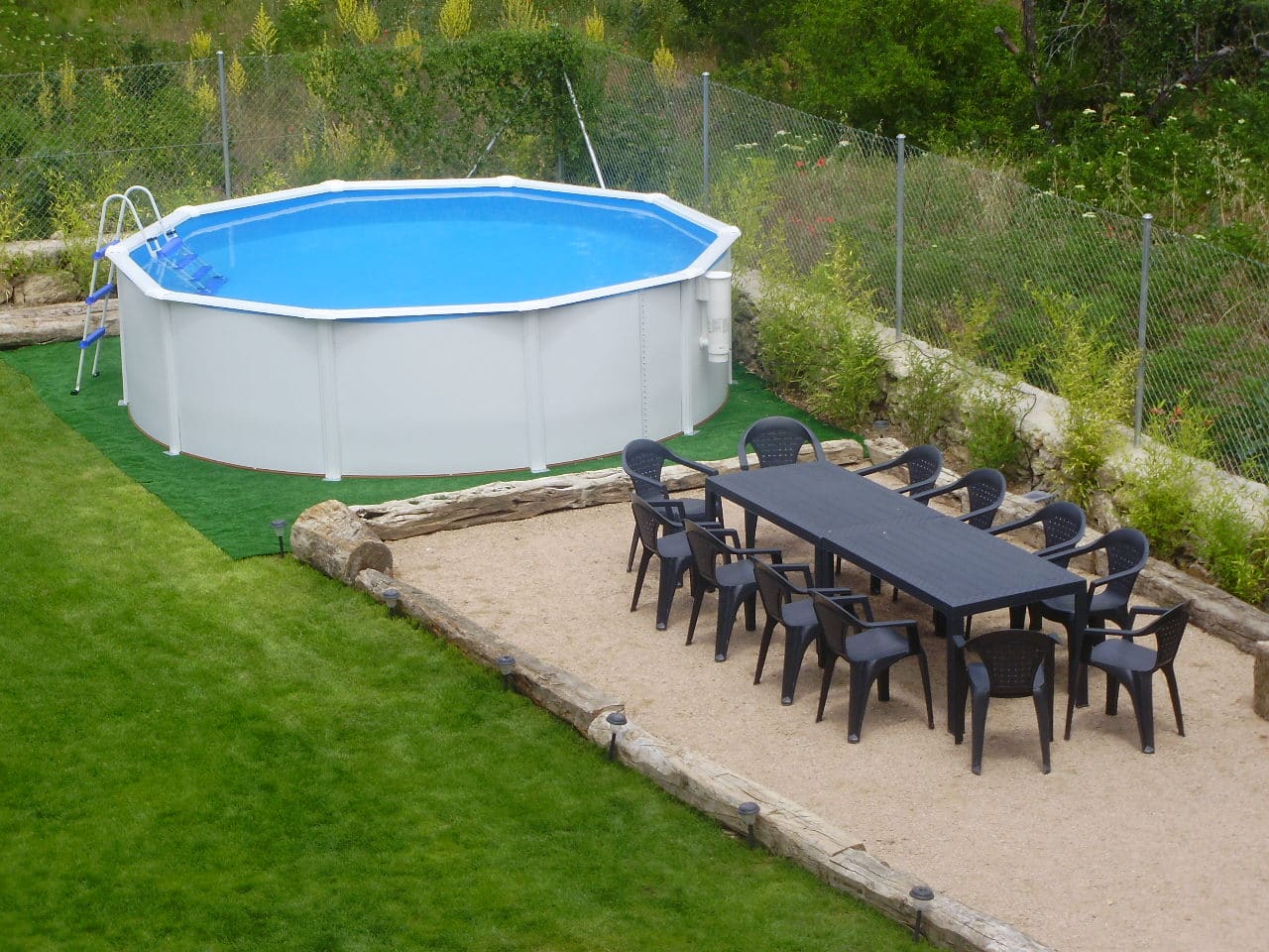 Jardín y exteriores — casa rural Casa Los Tres Nogales (Castroserna de Arriba, Segovia)